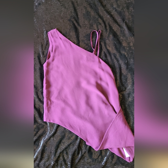 One Shoulder Shirt - Picture 2 of 6